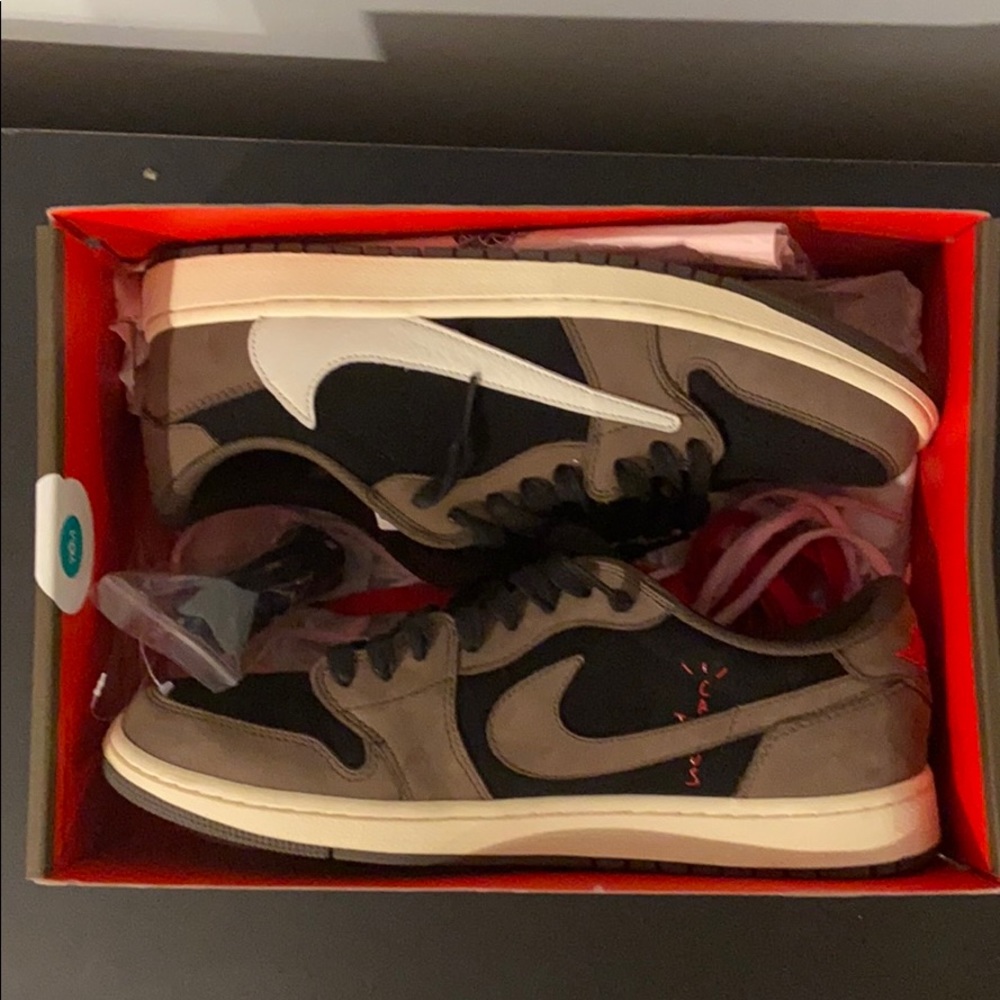Travis Scott 1s low (Size 12)